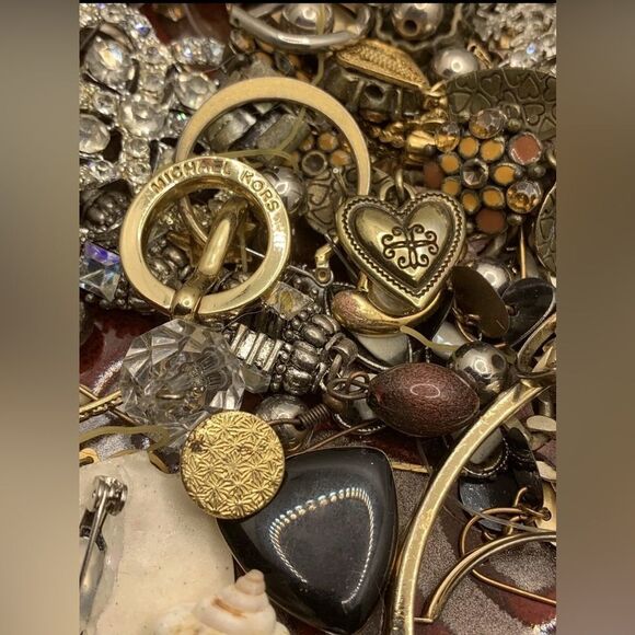 2 LB UNSEARCHED UNTESTED COSTUME JEWELRY LOT~ junk wear craft repair - Picture 1 of 4
